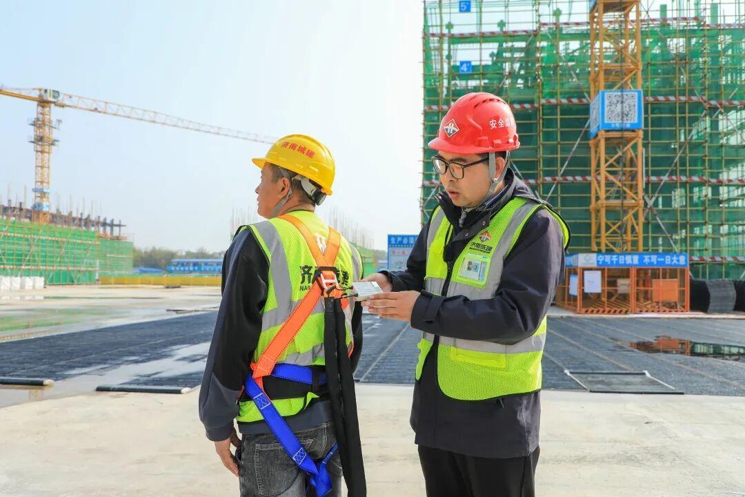 榕江新区有新招！“智能安全带”为安全保驾护航